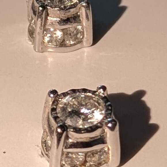 14 KT Whte Gold Earrings with Diamonds, total Est. weight Minimum .95 Carat - Picture 4 of 8